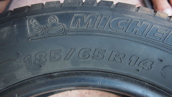 ขายยาง 185/65R14 michelin ปี 10/11 ปนกัน 2500 บาทครับ ดอกยังใช้ได้อีกนานครับ