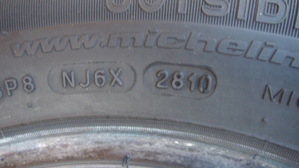 ขายยาง 185/65R14 michelin ปี 10/11 ปนกัน 2500 บาทครับ ดอกยังใช้ได้อีกนานครับ