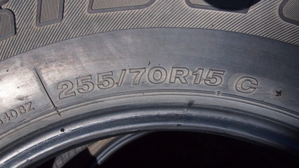 ขายยาง 255/70R15 bridge stone 1คู่  maxxis 1คู่  ปี  07/10  3000 บาทครับ ดอกยังใช้ได้ครับ