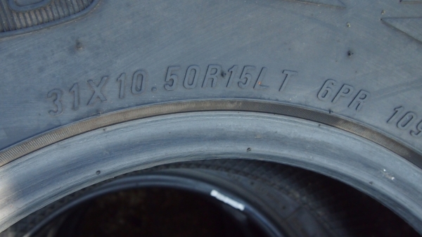 ขายยาง 255/70R15 bridge stone 1คู่  maxxis 1คู่  ปี  07/10  3000 บาทครับ ดอกยังใช้ได้ครับ