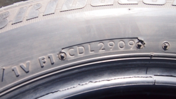 ขายยาง 215/60R16 bridge stone ปี 09  3200 บาทครับ ดอกสวยๆเลยครับ ใช้ได้อีกนานครับ