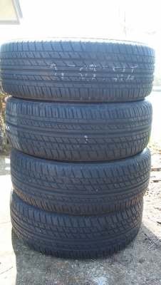 ขายยาง 215/60R16 bridge stone ปี 09  3200 บาทครับ ดอกสวยๆเลยครับ ใช้ได้อีกนานครับ