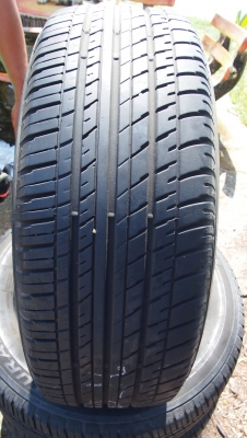 ขายยาง 215/60R16 bridge stone ปี 09  3200 บาทครับ ดอกสวยๆเลยครับ ใช้ได้อีกนานครับ