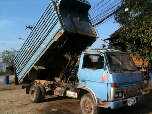 ขายรถดั้ม 6 ล้อ ไดฮัทสุ เครื่องโตโยต้า 85 แรง เครื่องซื้อลิขสิทธิ์ติดตัวรถมาต้ังแต่เกิดไม่ได้มาเปลี่ยนเครื่องใหม่นะครับ ทะเบียน ม.79