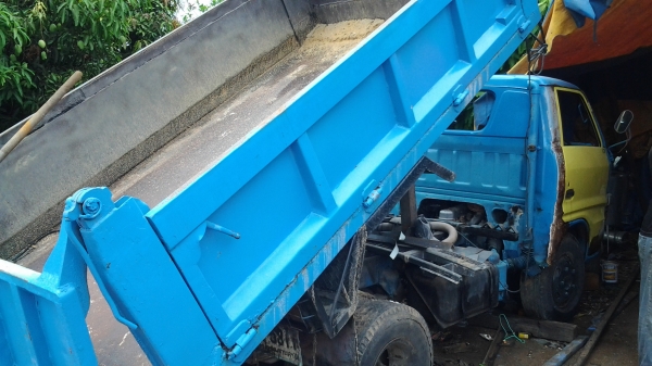 รถดั้ม ISUZU TL 85แรง สภาพใช้งานได้ เครื่องดี แคชซีมีผุ