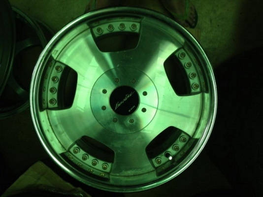 ขาย  " ล้อแท้ญี่ปุ่น" 6รู ใส่รถตู้Hiace   ครับ