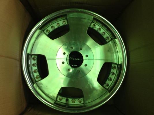 ขาย  " ล้อแท้ญี่ปุ่น" 6รู ใส่รถตู้Hiace   ครับ