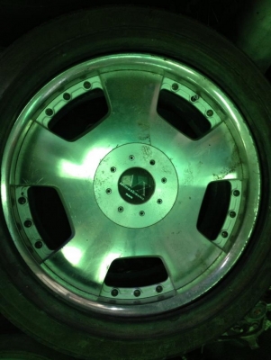 ขาย  " ล้อแท้ญี่ปุ่น" 6รู ใส่รถตู้Hiace   ครับ