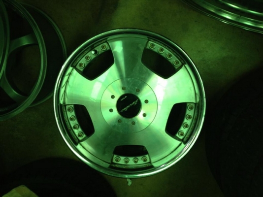 ขาย  " ล้อแท้ญี่ปุ่น" 6รู ใส่รถตู้Hiace   ครับ