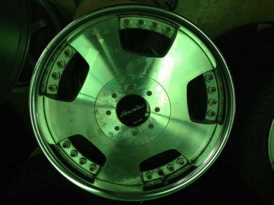 ขาย  " ล้อแท้ญี่ปุ่น" 6รู ใส่รถตู้Hiace   ครับ