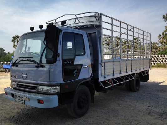 ้้้้้็HINO  FC4J  140 แรง ปี 2544  ยาว 5.50 ม. กะบะข้างปิเนียม คอกแป๊ปน้ำ