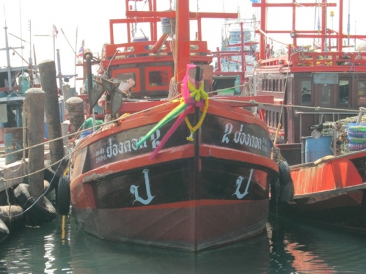 เรือประมงสองลำ
