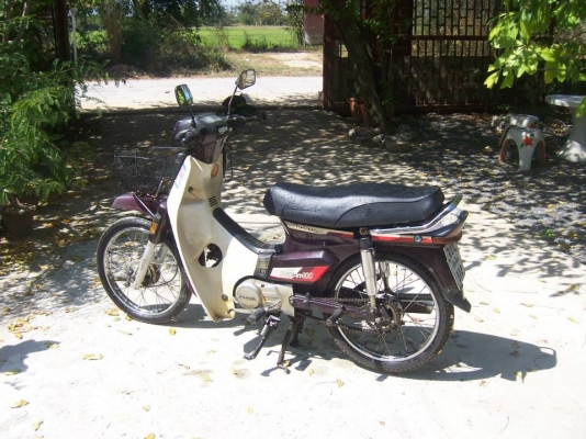 ดรีมคุรุสภาสีน้ำตาล สภาพดีมาก สวยๆ รถเดิมๆ  ทะเบียนขาด 1 ปี