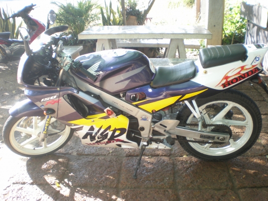 ขอขาย NSR 150 สภาพดี ขี่ได้ปกติ ไฟออกทุกดวง  มีเล่มทะเบียนพร้อมชุดโอน ค่าตัว 8500