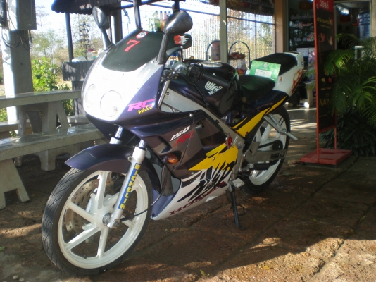 ขอขาย NSR 150 สภาพดี ขี่ได้ปกติ ไฟออกทุกดวง  มีเล่มทะเบียนพร้อมชุดโอน ค่าตัว 8500