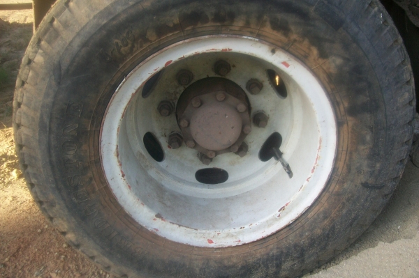 ฮีโน่zm18ล้อพ่วงบรรถุกวัตถุเหลว