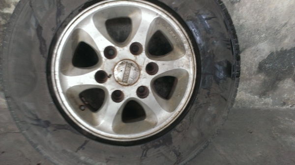 ขายแม็คของ 14/ 6รู 139 พร้อมยาง 4 วงของ NISSAN BIG M