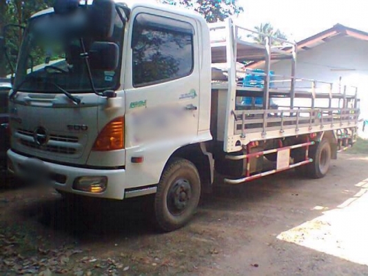 รถฮีโน่ 6 ล้อ พื้นเรียบ 150 แรงม้า ปี 56  ( รถวิ่ง 2x,xxx กม. )  สนใจติดต่อ 081 - 6079515