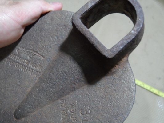 จอบ ตราจรเข้สามดาว