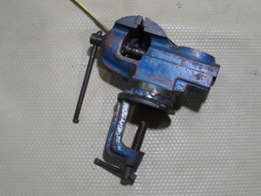 ปากกา จับขอบโต๊ะ