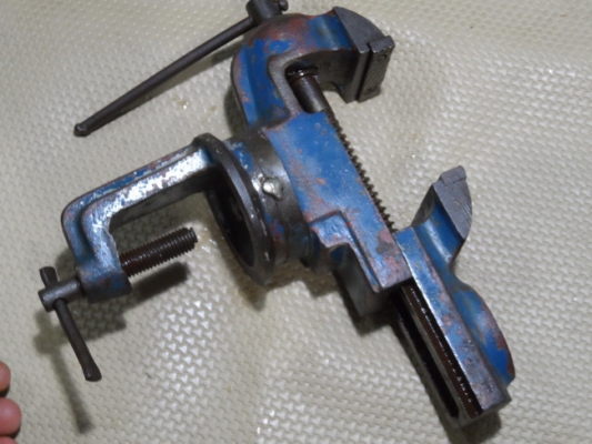 ปากกา จับขอบโต๊ะ