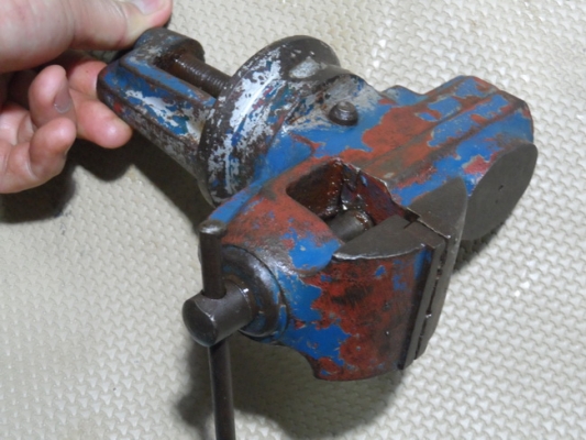 ปากกา จับขอบโต๊ะ