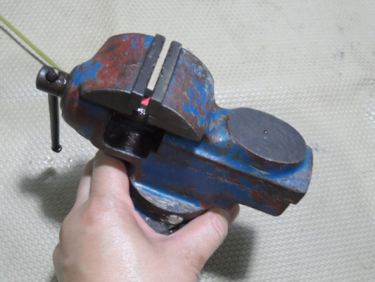 ปากกา จับขอบโต๊ะ