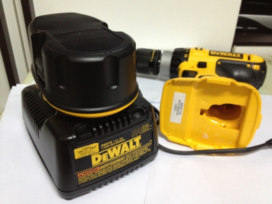 ชุดสว่านกระแทกไร้สาย DeWALT DCD775 พร้อมแบ็ตและแท่นชาร์จ 18V