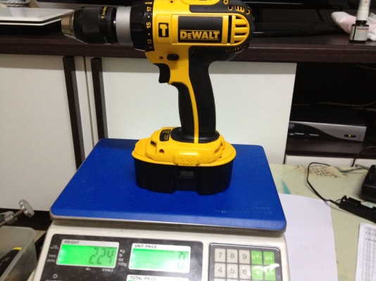 ชุดสว่านกระแทกไร้สาย DeWALT DCD775 พร้อมแบ็ตและแท่นชาร์จ 18V