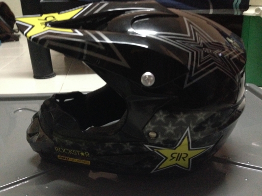 รองเท้าวิบาก SHIFT COMBATและหมวกลาย ROCKSTAR สองอย่าง 3500.- พร้อมส่ง