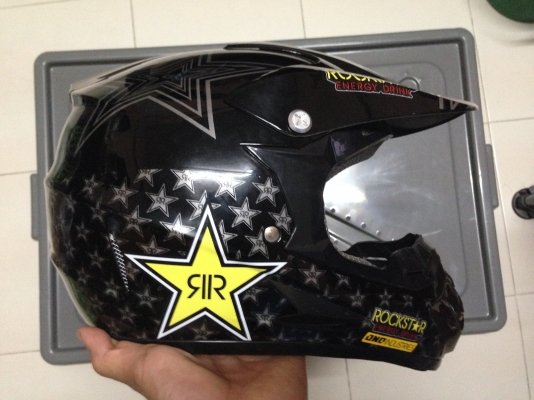 รองเท้าวิบาก SHIFT COMBATและหมวกลาย ROCKSTAR สองอย่าง 3500.- พร้อมส่ง