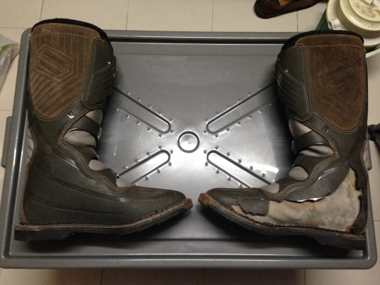 รองเท้าวิบาก SHIFT COMBATและหมวกลาย ROCKSTAR สองอย่าง 3500.- พร้อมส่ง