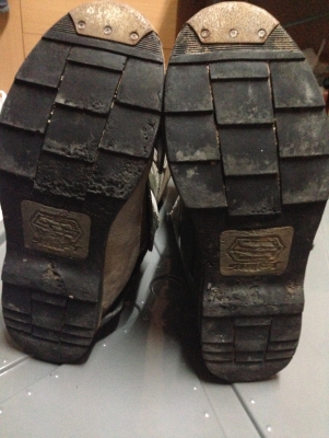 รองเท้าวิบาก SHIFT COMBATและหมวกลาย ROCKSTAR สองอย่าง 3500.- พร้อมส่ง