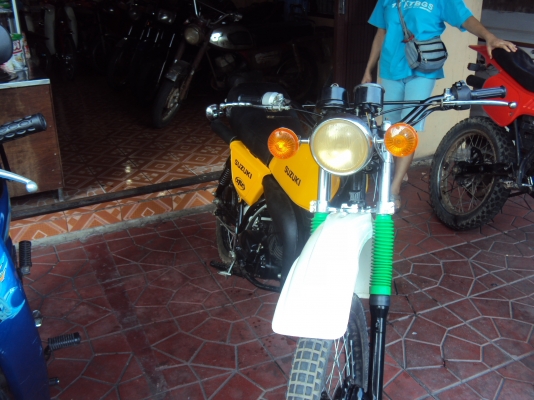 ขายรถซูซูกิ ts100มีทะเบียนชุดโอน ทำใหม่ทั้งคันระบบไฟเดินใหม่สนใจติดต่อสรกฤช0918892274