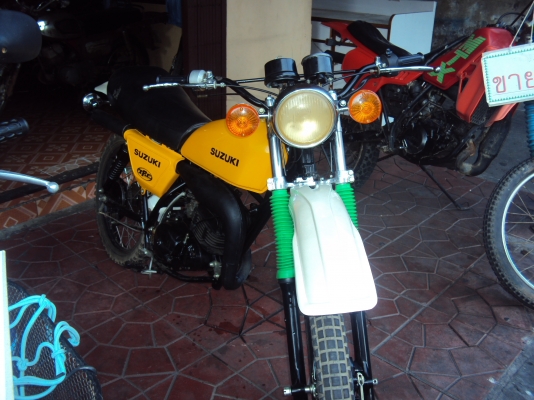 ขายรถซูซูกิ ts100มีทะเบียนชุดโอน ทำใหม่ทั้งคันระบบไฟเดินใหม่สนใจติดต่อสรกฤช0918892274