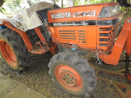 ขายรถไถ KUBOTA  2605 ขับเคลื่อน  4 ล้อ พร้อมอุปกรณ์ ครบชุด