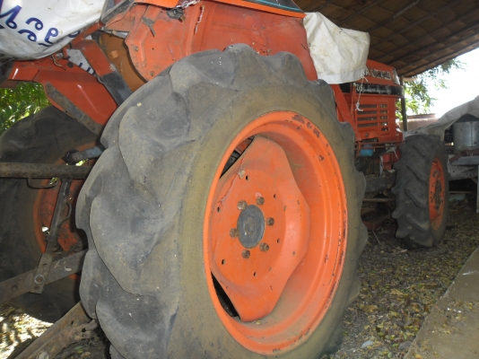 ขายรถไถ KUBOTA  2605 ขับเคลื่อน  4 ล้อ พร้อมอุปกรณ์ ครบชุด