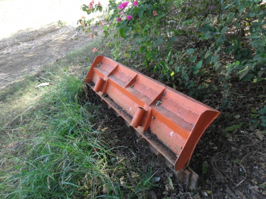 ขายรถไถ KUBOTA  2605 ขับเคลื่อน  4 ล้อ พร้อมอุปกรณ์ ครบชุด