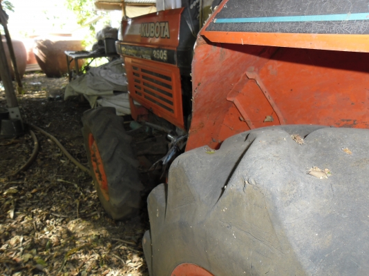ขายรถไถ KUBOTA  2605 ขับเคลื่อน  4 ล้อ พร้อมอุปกรณ์ ครบชุด