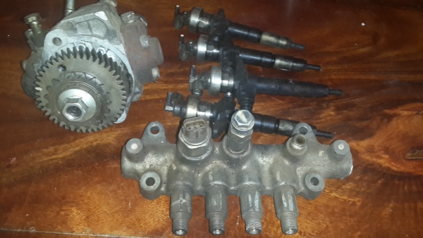 ขายทั้งชุด ปั้ม  ราง  หัวฉีด  isusu 2500 dmax