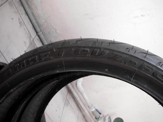 ขายยาง ติดรถ KTM มือสอง สถาพ 95\% ขายยาง ติดรถ KTM มือสอง สถาพ 95\%