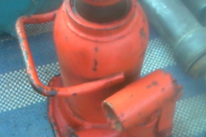 แม่แรงญี่ปุ่น 15 ตันสภาพดีครับไม่เยิ้มครับเป็นของญี่ปุ่นทรงสูงครับราคานี้คุ้มครับใช้ยาวครับ