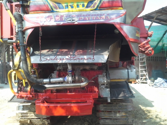 ส่งถึงบ้านแล้วครับ KM 47 เดิน 12 HT(comosak) 2 ระบบ (รองกระสอบและอุ้ม)  เครื่อง 6HH+bo Hoset ใหม่ (250 แรง) โซ่ D2  46 ข้อ โรลเลอร์ D2 12 ลูก หน้าเกี่ยว 3 เมตร อุ้มเลด 2.3 ตัน ปั้มไดกิ้น 23 มอร์เตอร์ใหญ่ยิงตรง