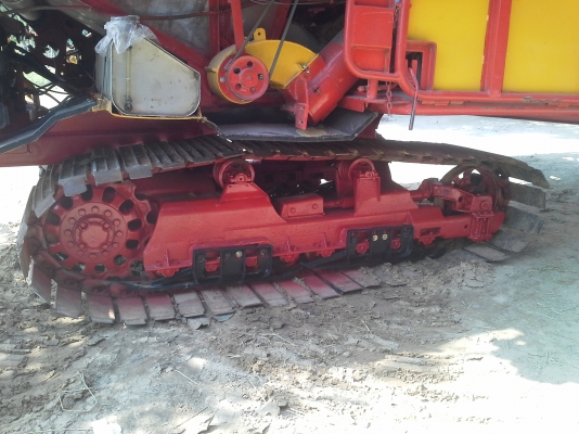 ส่งถึงบ้านแล้วครับ KM 47 เดิน 12 HT(comosak) 2 ระบบ (รองกระสอบและอุ้ม)  เครื่อง 6HH+bo Hoset ใหม่ (250 แรง) โซ่ D2  46 ข้อ โรลเลอร์ D2 12 ลูก หน้าเกี่ยว 3 เมตร อุ้มเลด 2.3 ตัน ปั้มไดกิ้น 23 มอร์เตอร์ใหญ่ยิงตรง