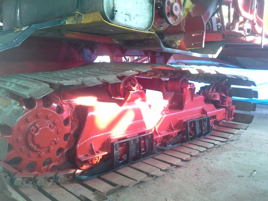 ส่งถึงบ้านแล้วครับ KM 47 เดิน 12 HT(comosak) 2 ระบบ (รองกระสอบและอุ้ม)  เครื่อง 6HH+bo Hoset ใหม่ (250 แรง) โซ่ D2  46 ข้อ โรลเลอร์ D2 12 ลูก หน้าเกี่ยว 3 เมตร อุ้มเลด 2.3 ตัน ปั้มไดกิ้น 23 มอร์เตอร์ใหญ่ยิงตรง