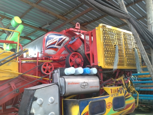 ส่งถึงบ้านแล้วครับ KM 47 เดิน 12 HT(comosak) 2 ระบบ (รองกระสอบและอุ้ม)  เครื่อง 6HH+bo Hoset ใหม่ (250 แรง) โซ่ D2  46 ข้อ โรลเลอร์ D2 12 ลูก หน้าเกี่ยว 3 เมตร อุ้มเลด 2.3 ตัน ปั้มไดกิ้น 23 มอร์เตอร์ใหญ่ยิงตรง