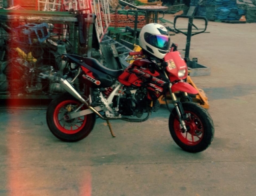 kawasaki ksr ลาย 4 สีแดงดำ  ขอขาย 35000 แต่งนิสหน่อย