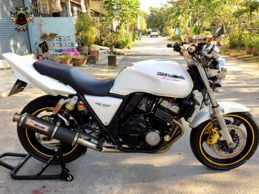 HONDA CB400CC ปี97 สีขาวสวย,แต่งเยอะคุ้มๆ อินวอย,สรรพสามิตแท้! 79,000 -