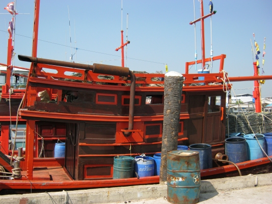 ขายเรือประมงสองลำพร้อมอุกรณ์ ขายเรือประมงสองลำพร้อมอุกรณ์