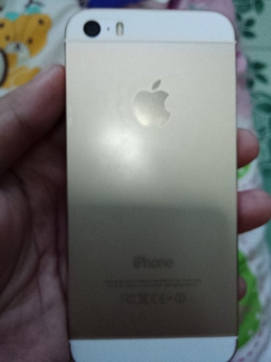 ขาย i-phone 5s 32g เครื่อง1 เดือนประกันเหลือประกันหมด24ธันวา57 สนใจโทรค่ะ